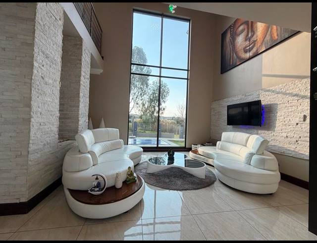 4 BEDROOM HOUSE FOR SALE IN BLUE VALLEY GOLF ESTATE